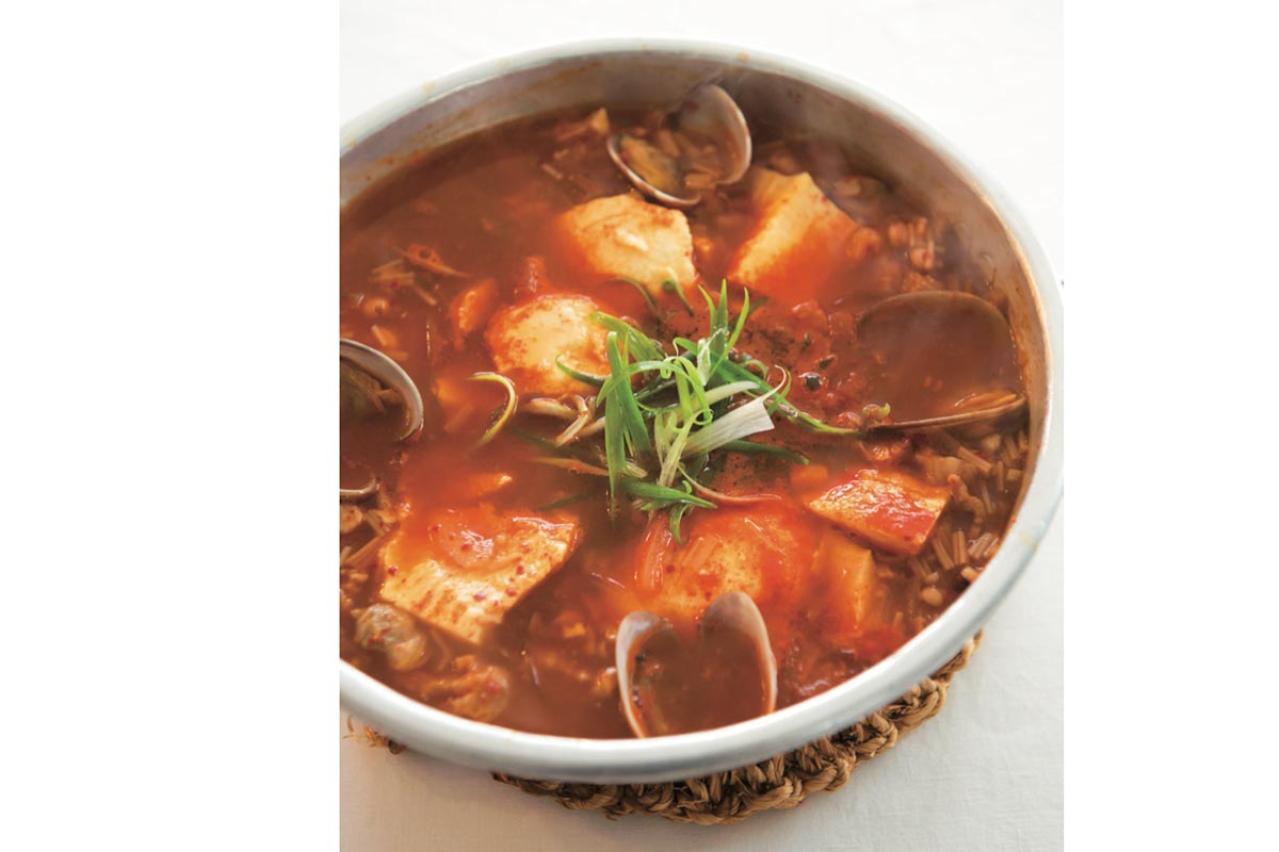 本場のスンドゥブチゲに近づくにはどんな豆腐を選ぶ？予約のとれない韓国料理教室ゼン ヒャンミ先生のレシピを公開