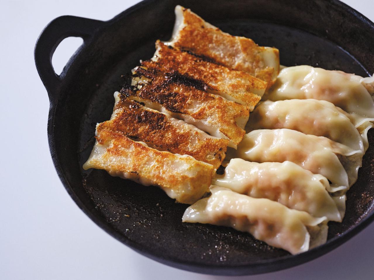 これさえあれば餃子もオムレツもプロの味！人気料理研究家・藤井恵さん愛用の【浅めの鉄鍋】とは？（画像4）