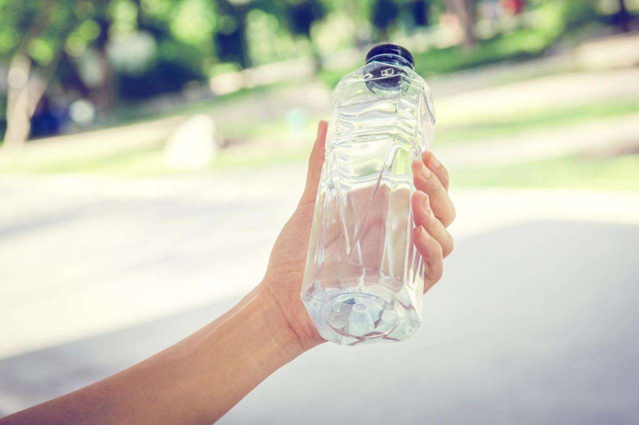 わきにペットボトルを挟むと鼻が通る！？【鼻やのどの粘膜】を鍛える方法を耳鼻咽喉科医が伝授［花粉症対策］