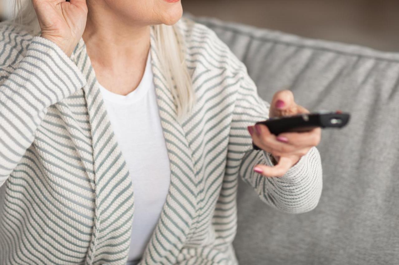 50代のお悩み「テレビの音がうるさいと言われます」耳鼻咽喉科医がアドバイス【耳鳴り】を感じたらすべきこととは？