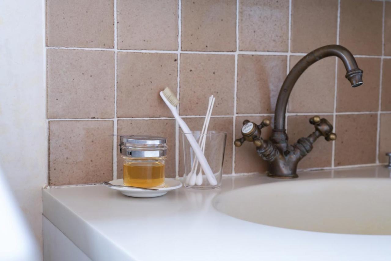 はちみつで口腔ケア！？歯はつるつる、息はぴかぴか！のオーラルケア【はちみつ習慣＃5】