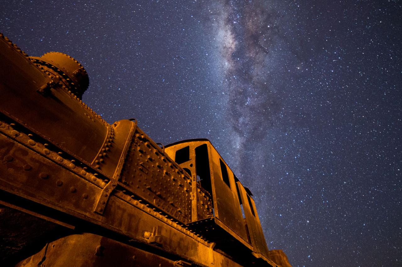 宮沢賢治の名作『銀河鉄道の夜』〜夢と現実が交錯する宇宙旅行を読み解く