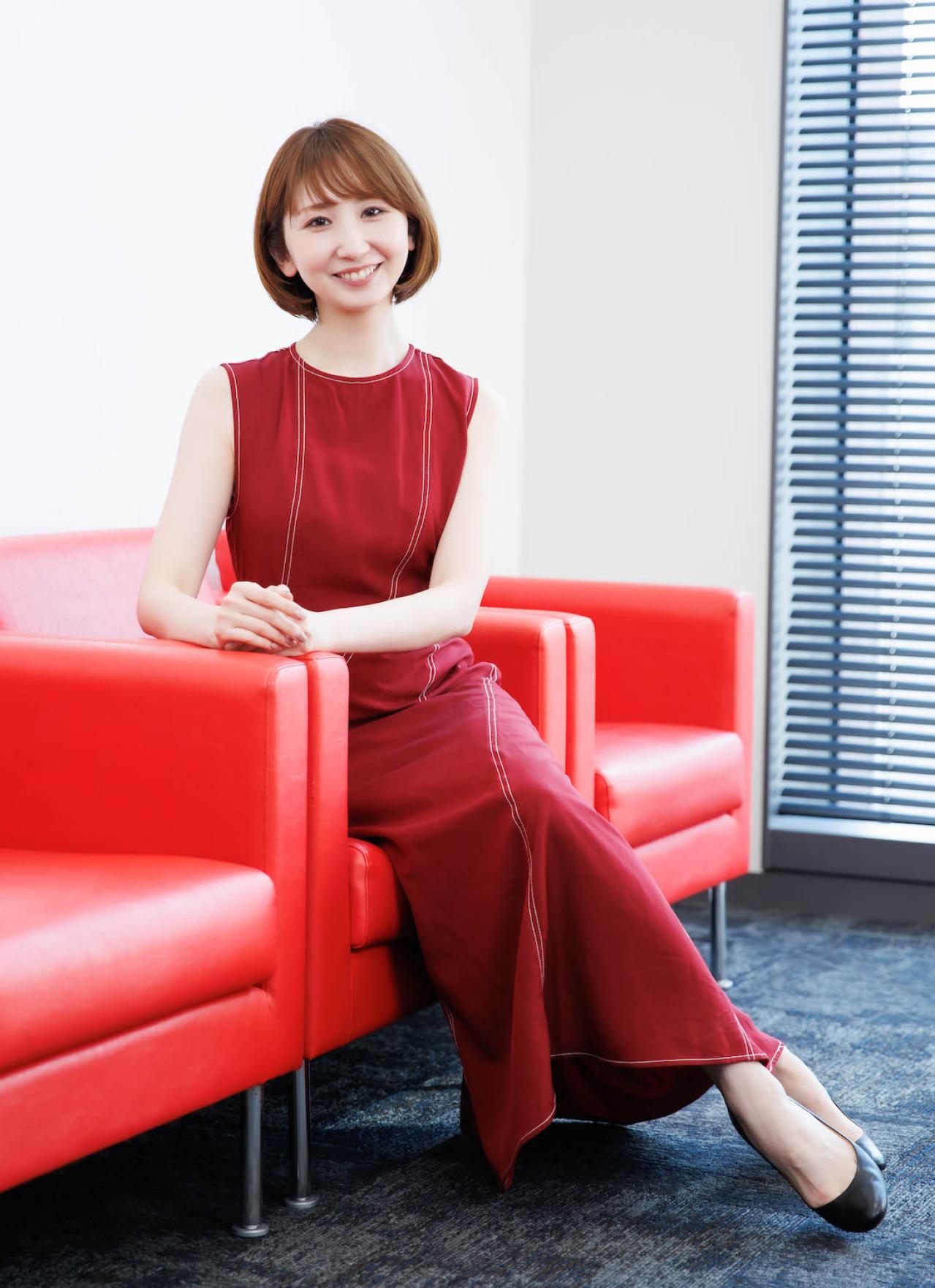 「父・つかこうへいの訃報が入ったのは宝塚退団公演の開演10分前でした」最期に会えなかった父への思い、死との向き合い方【愛原実花さんのターニングポイント＃3】（画像2）