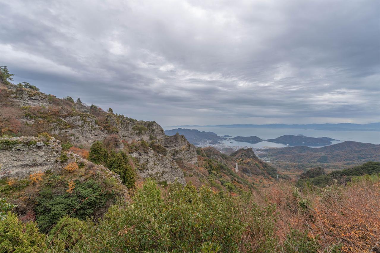 尾崎放哉の『尾崎放哉選句集』あらすじ紹介。短歌の革新者の「せきをしてもひとり」その境地とは？