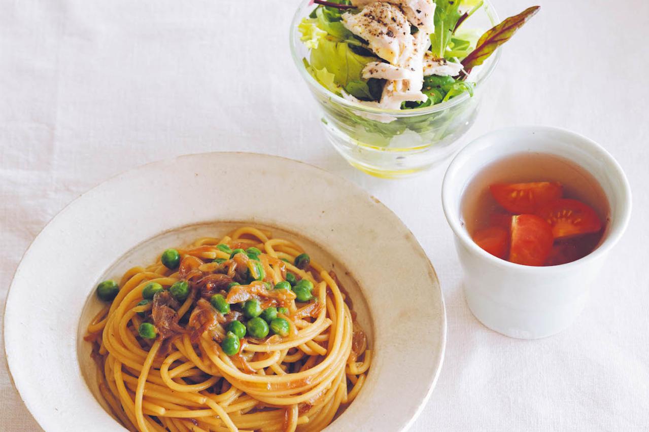 うまみたっぷり！作りおきできる【ゆで鶏】をフル活用した昼ごはん献立｜人気料理家【飛田和緒さん】の食卓を拝見