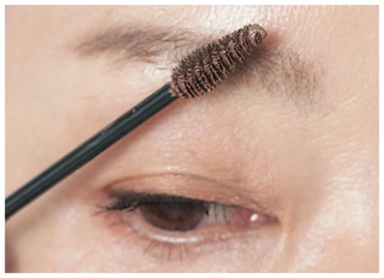 「その眉の描き方は古いです」50代以上の眉の描き方を、奇跡の68歳・天野佳代子さんが伝授（画像11）