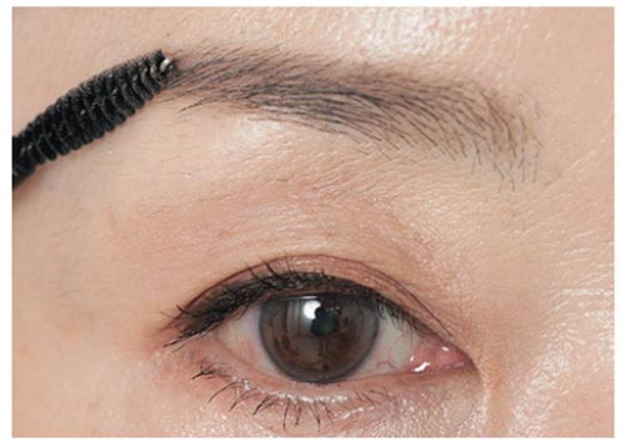 「その眉の描き方は古いです」50代以上の眉の描き方を、奇跡の68歳・天野佳代子さんが伝授（画像10）