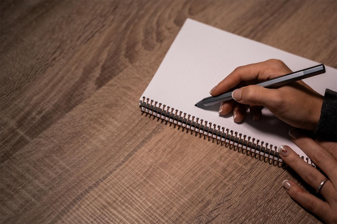 芥川龍之介の『或旧友へ送る手記』あらすじ紹介。人間とは何か、死とは何かを深く問いかける遺稿とは？