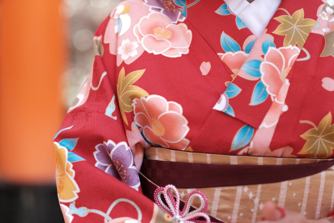 横光利一の『赤い着物』あらすじ紹介。無邪気な戯れの末、待っているのは衝撃の結末！