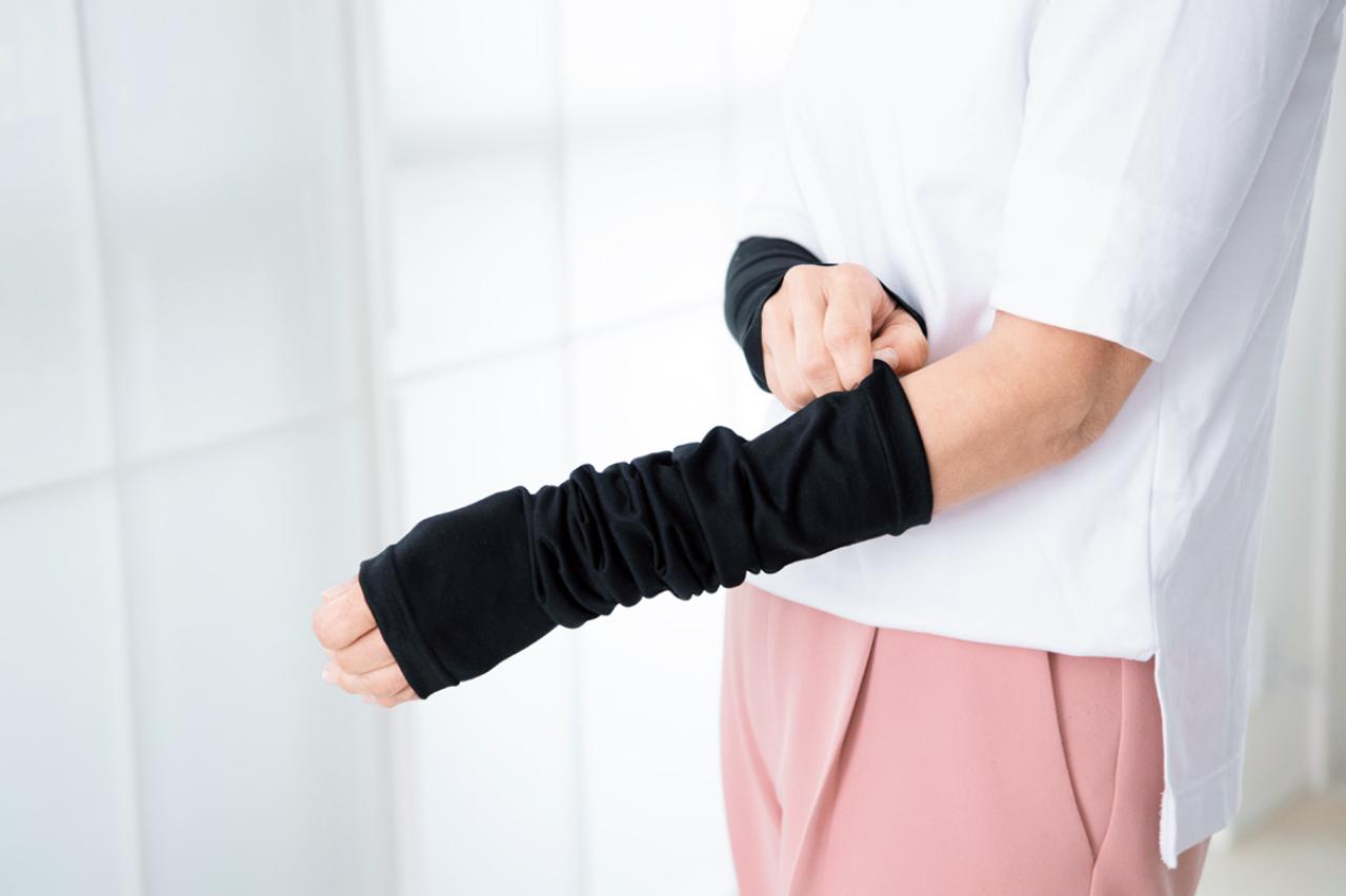 ロング丈でも暑苦しさがない「冷感シルクのアームカバー ロング丈」が快適すぎた！（画像3）