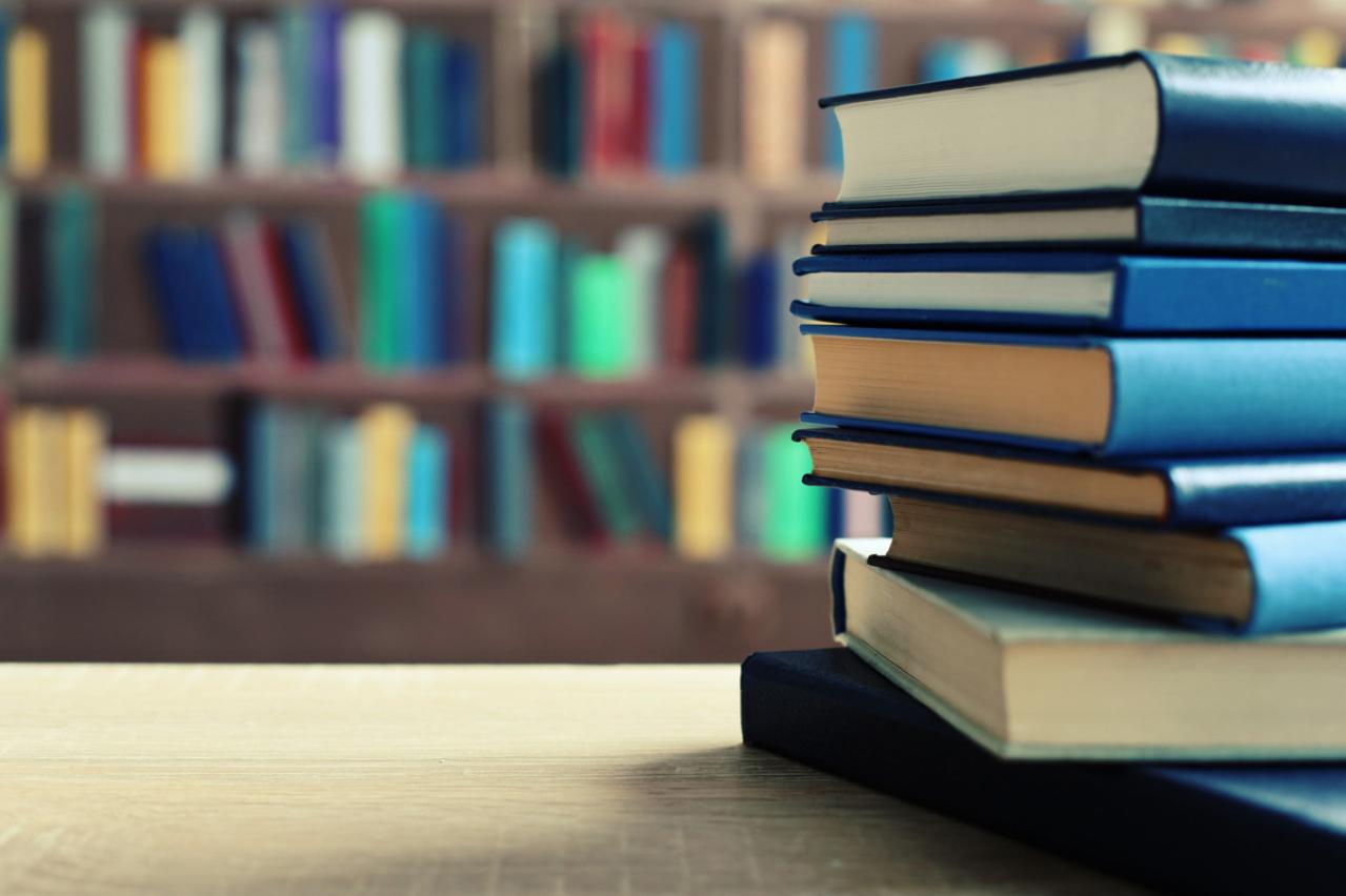 坂口安吾の『青い絨毯』あらすじ紹介。芥川龍之介の書斎——青春の暗夜を描く物語