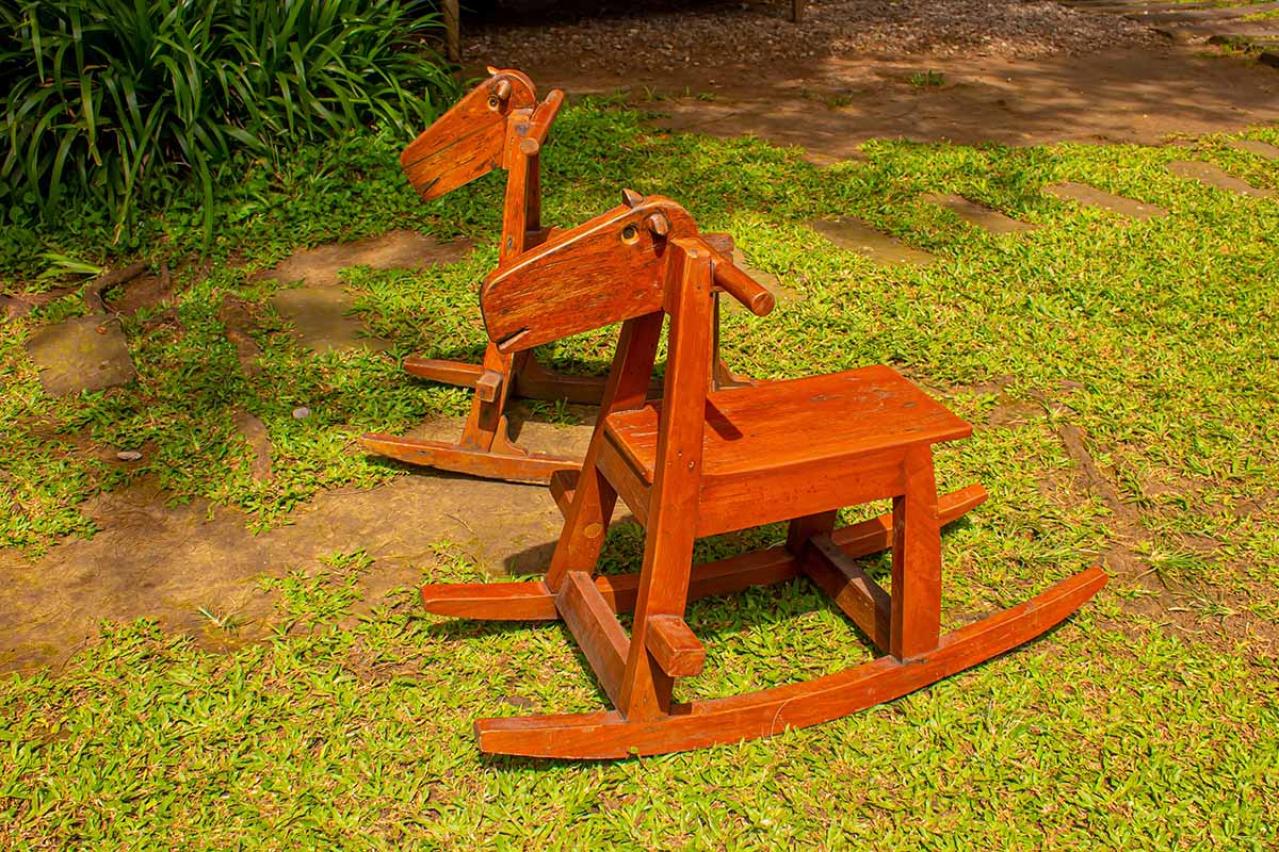 新美南吉の『あし』あらすじ紹介。思わず笑みがこぼれる2頭の馬のかけあい。現代に通じる人生教訓も