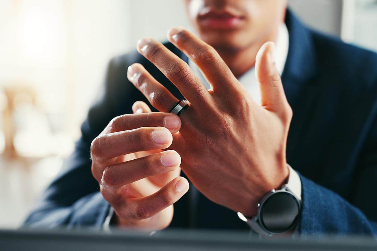 林芙美子の『あひびき』あらすじ紹介。「私」と外科医のW不倫。宿した命とどう向き合う？