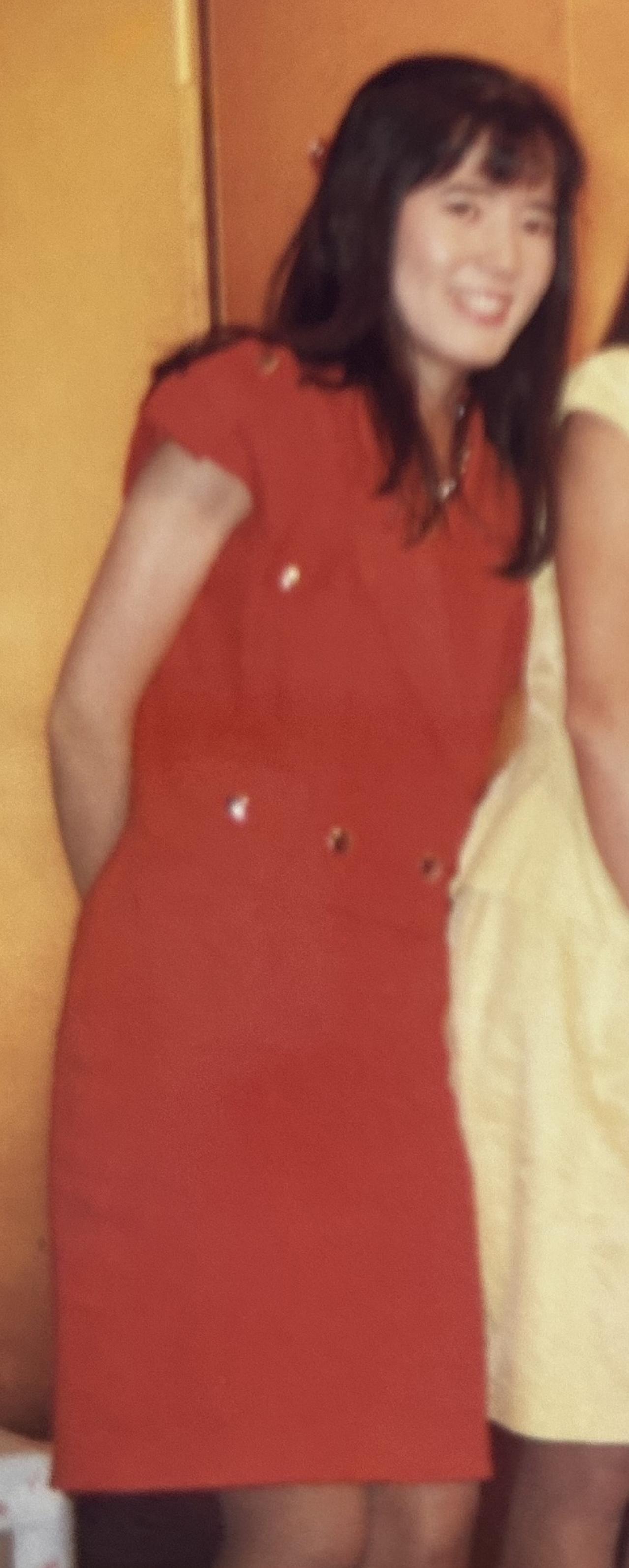 【60代・読者モデル】が10代・20代に着ていた服とは？「ハマトラ、ニュートラ、ボディコン……。皆と同じファッションで安心していたあの頃が懐かしい！」（画像12）