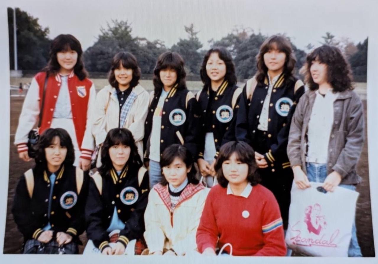 【60代・読者モデル】が10代・20代に着ていた服とは？「ハマトラ、ニュートラ、ボディコン……。皆と同じファッションで安心していたあの頃が懐かしい！」（画像11）