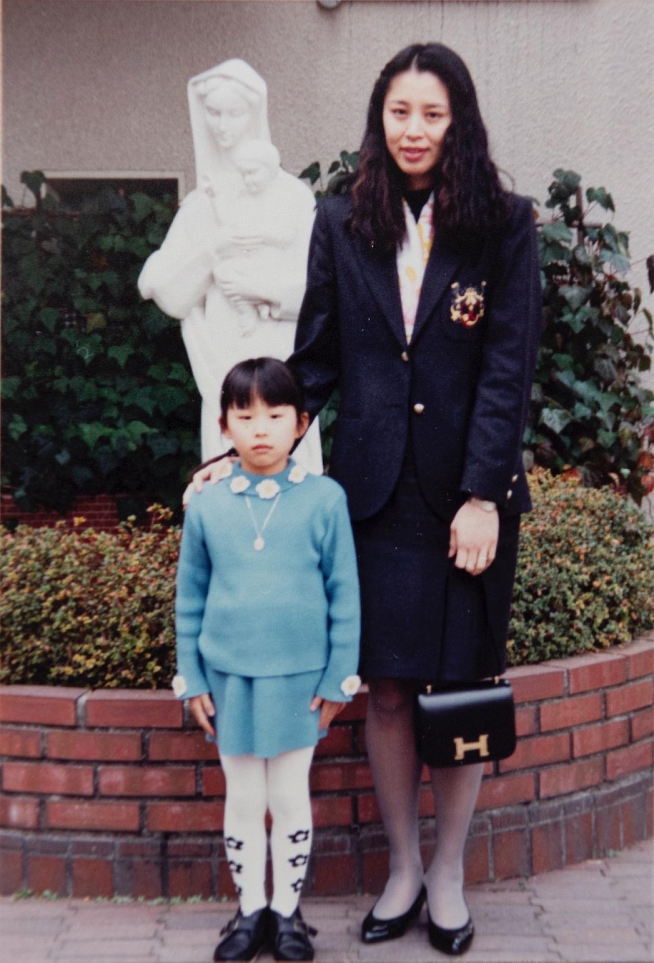 【60代・読者モデル】が10代・20代に着ていた服とは？「ハマトラ、ニュートラ、ボディコン……。皆と同じファッションで安心していたあの頃が懐かしい！」（画像8）