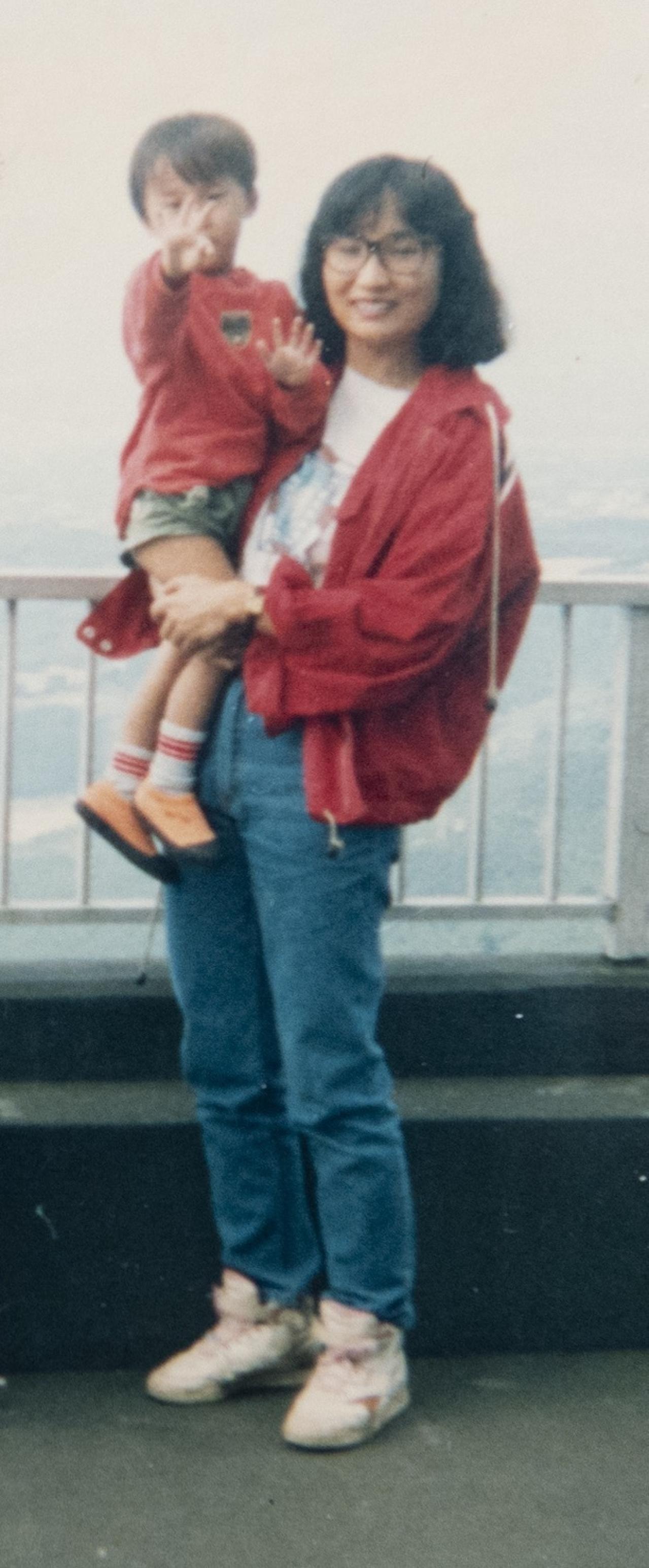 【60代・読者モデル】が10代・20代に着ていた服とは？「ハマトラ、ニュートラ、ボディコン……。皆と同じファッションで安心していたあの頃が懐かしい！」（画像15）