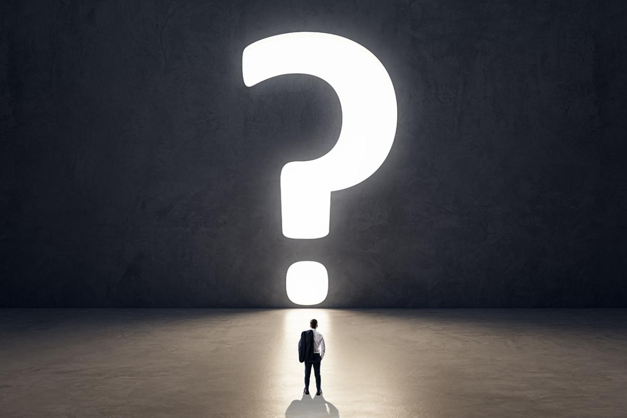 オイゲンチリコフの『板ばさみ』あらすじ紹介。新聞検閲を任された男の葛藤、そして残酷な結末とは？