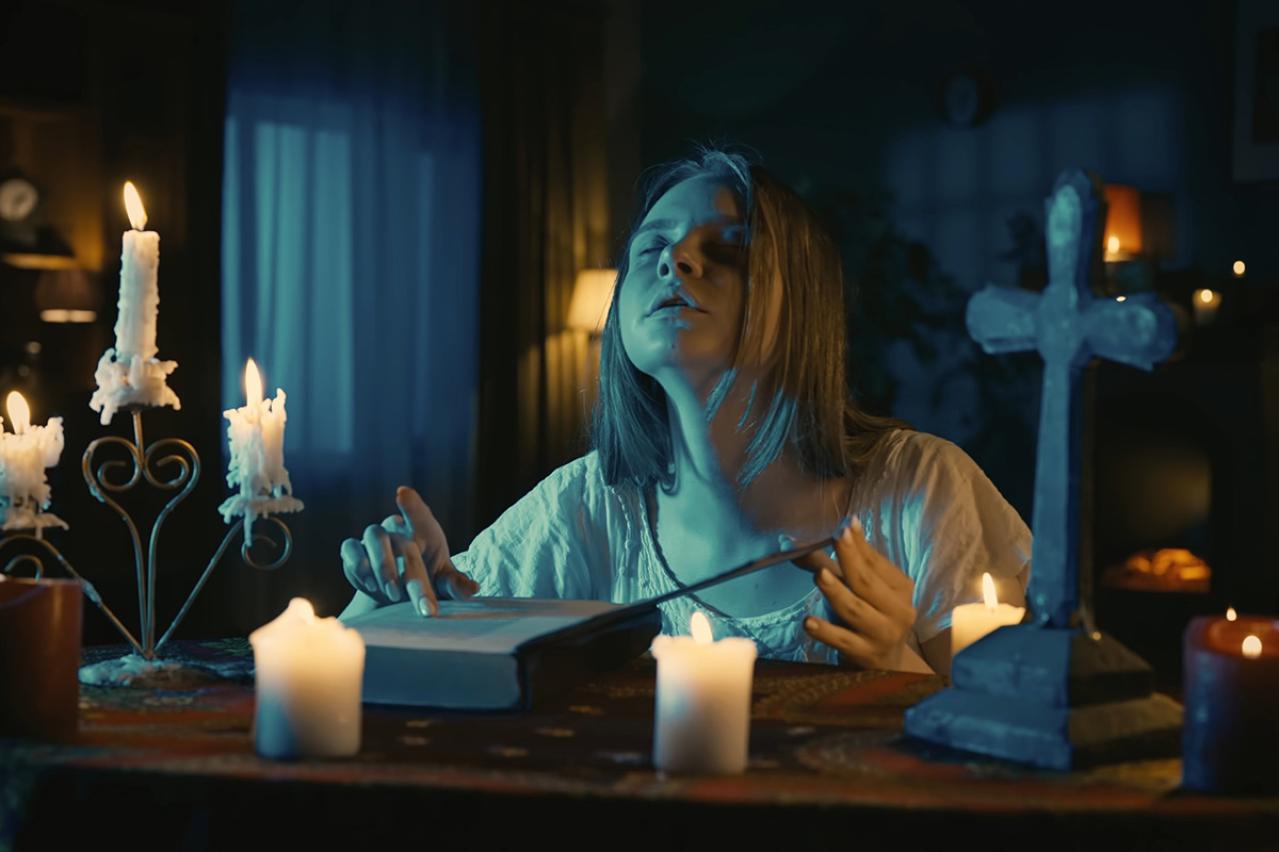 G.K.チェスタートンの『金の十字架の呪い』あらすじ紹介。謎と陰謀が交錯するスリリングな物語！