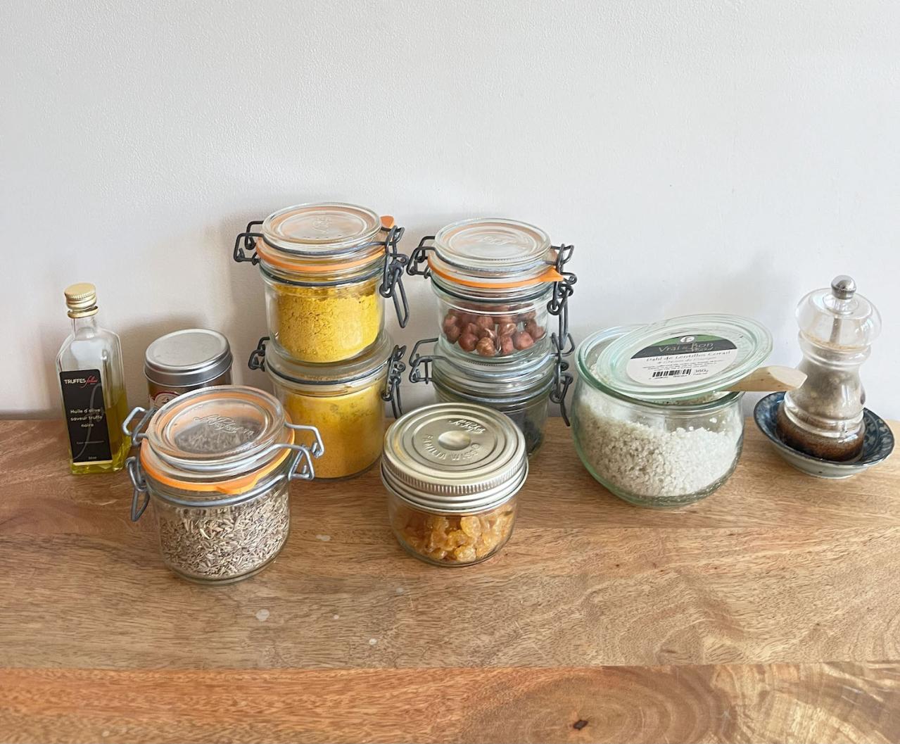 パリ在住歴29年【永末亜子さん】のキッチンはこんなに小さいのにおしゃれ！ 狭さを感じさせない「2つの工夫」とは？（画像3）