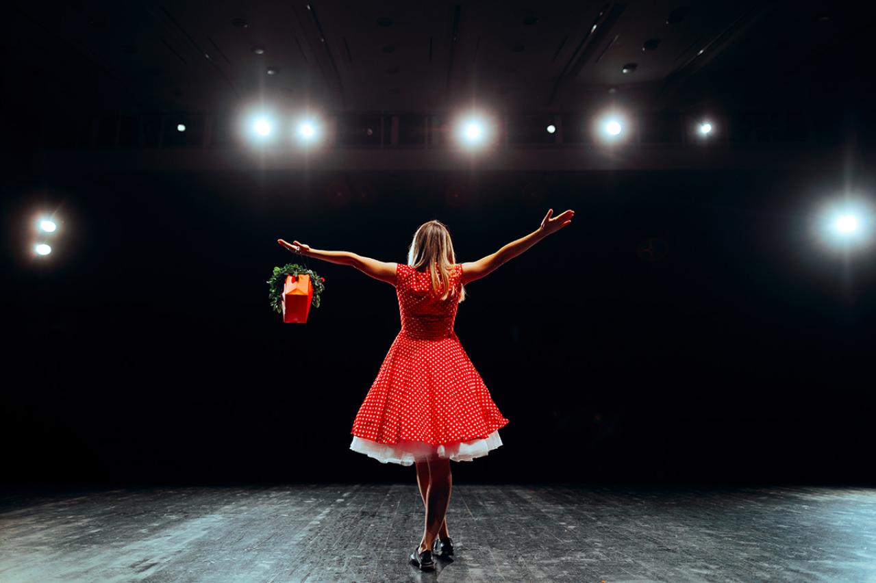 山川方夫の『演技の果て』あらすじ紹介。──人間の孤独と愛憎が絡み合う物語とは？