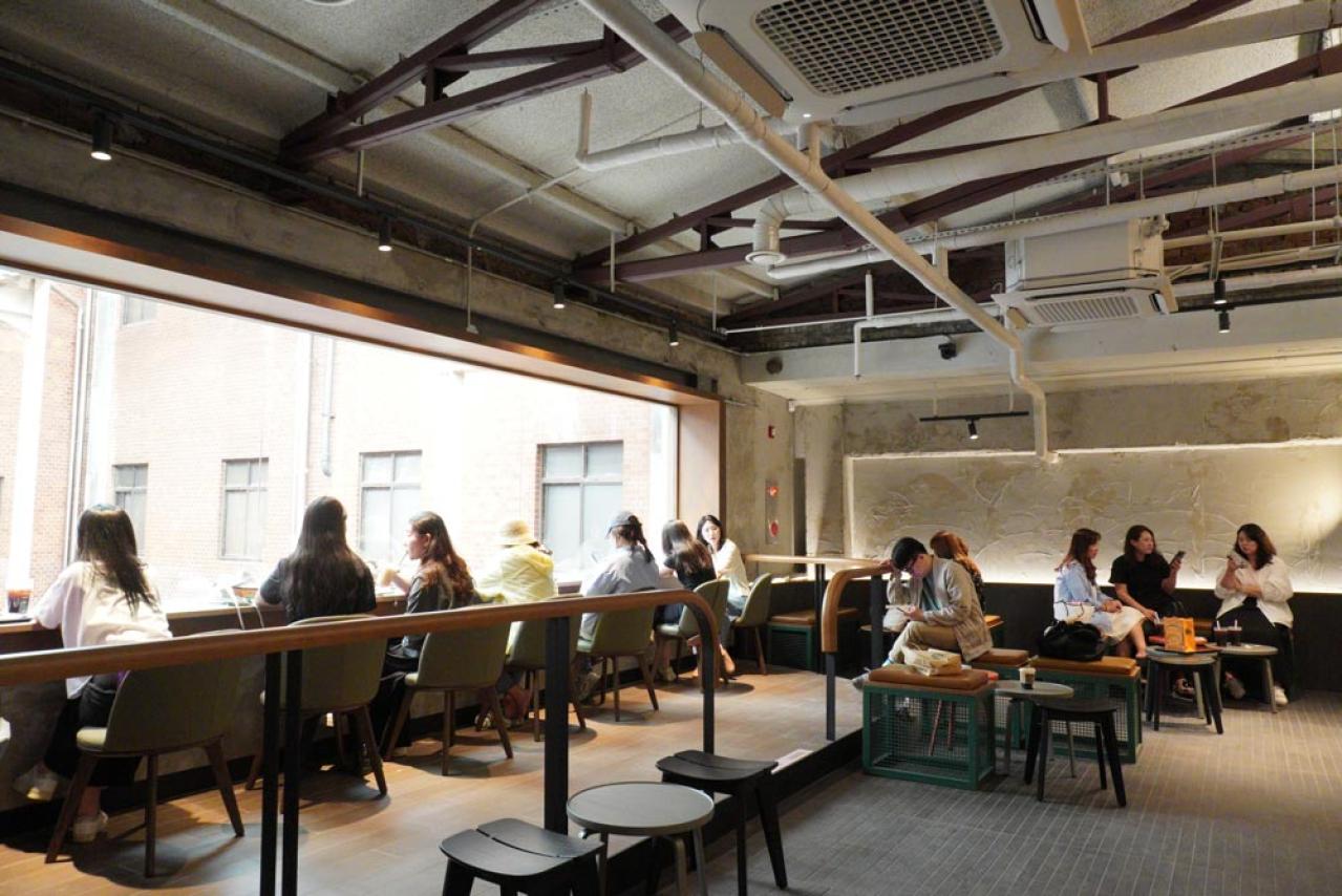 【2025最新 韓国旅行】広蔵市場にスターバックスがオープン！ ここでしか買えない限定アイテムも発売（画像5）