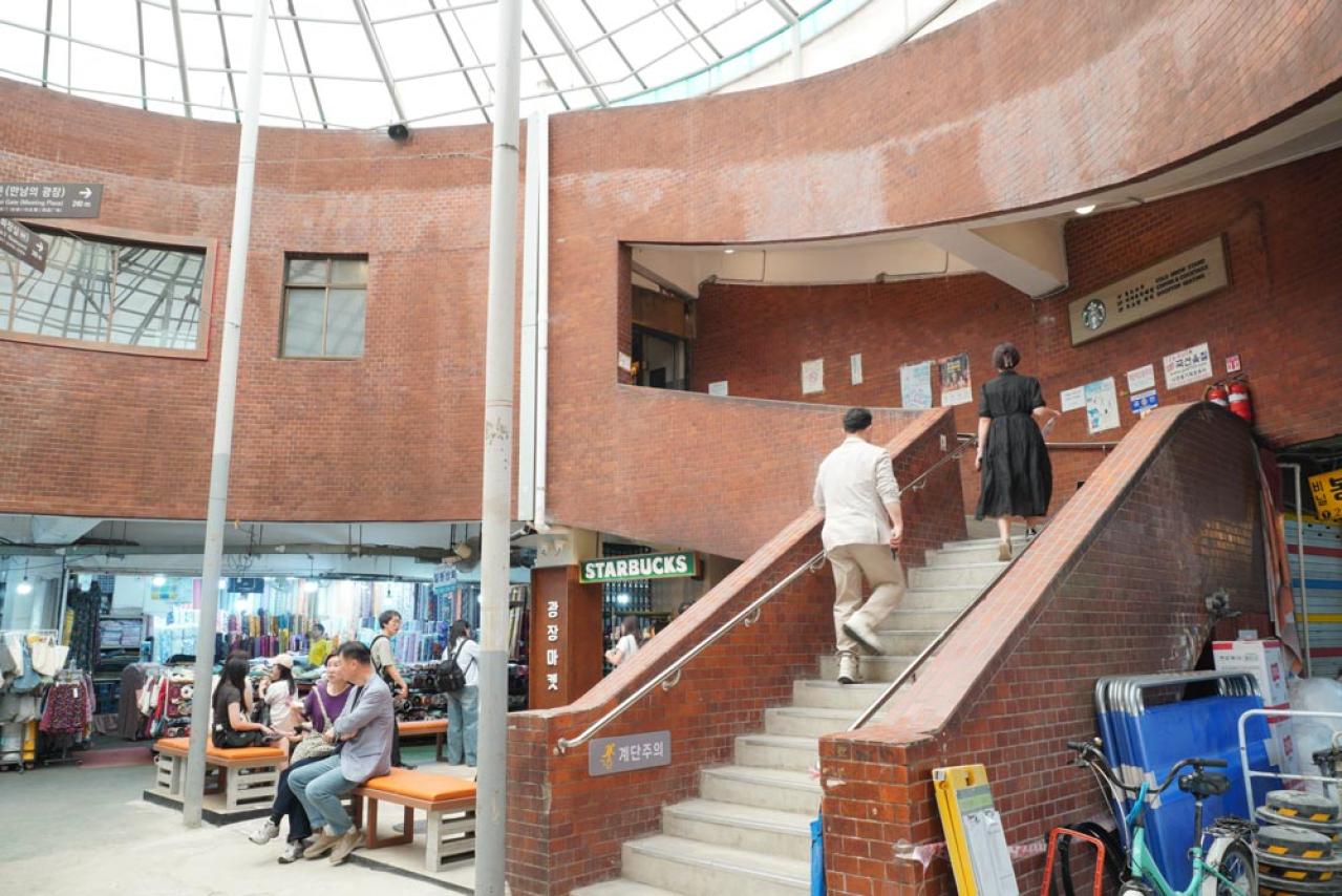 【2025最新 韓国旅行】広蔵市場にスターバックスがオープン！ ここでしか買えない限定アイテムも発売（画像4）