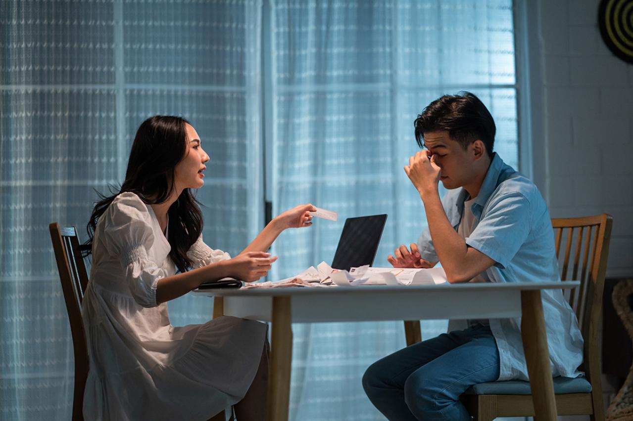 林芙美子の『或る女』あらすじ紹介。女性の置かれる環境や自由の在り方を問う一作