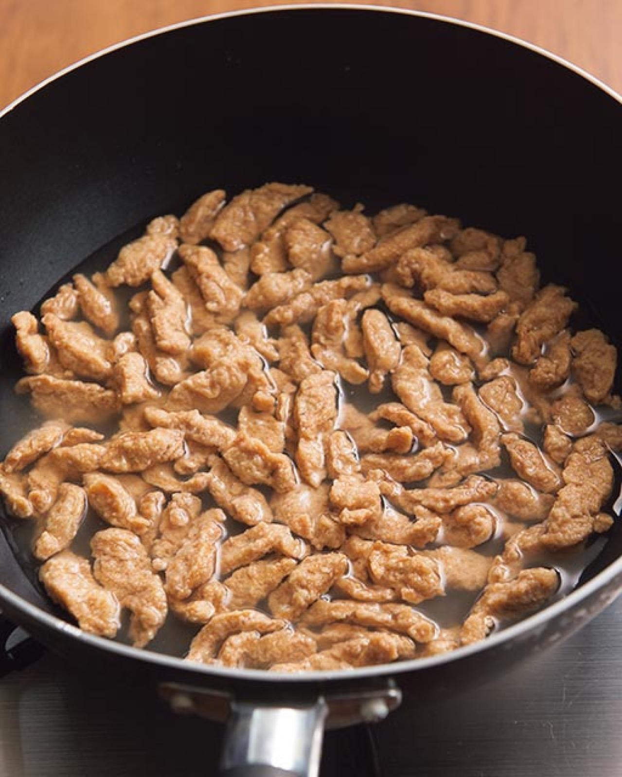 大豆ミート、これならいける！初めてでもおいしく作れる【大豆ミートのしょうが焼き】レシピ（画像3）