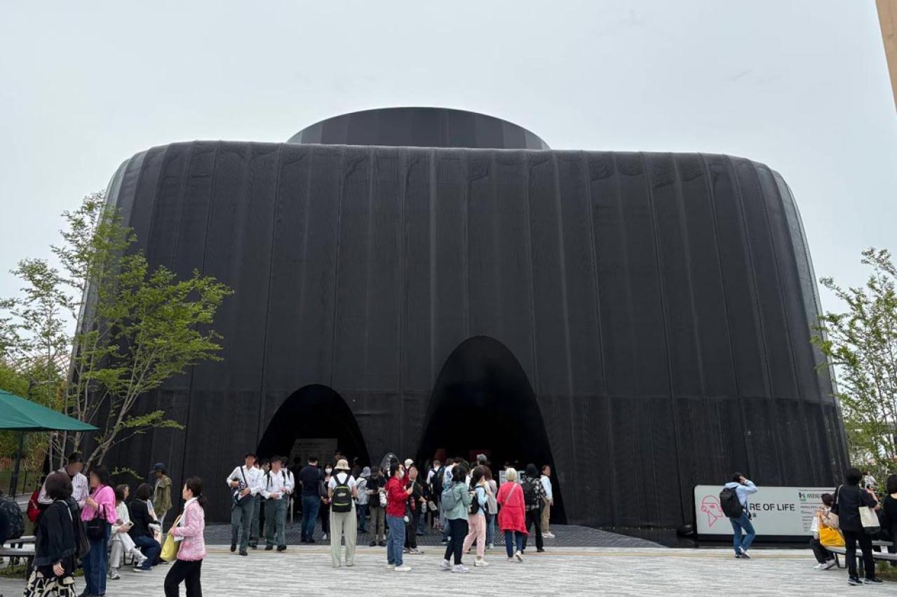 50代 大阪万博体験記｜紙のマップは必要？ランチタイムは？支払い方法のアドバイスも！「大屋根リングに早く上がりたいけどちょっと待って…」（画像4）