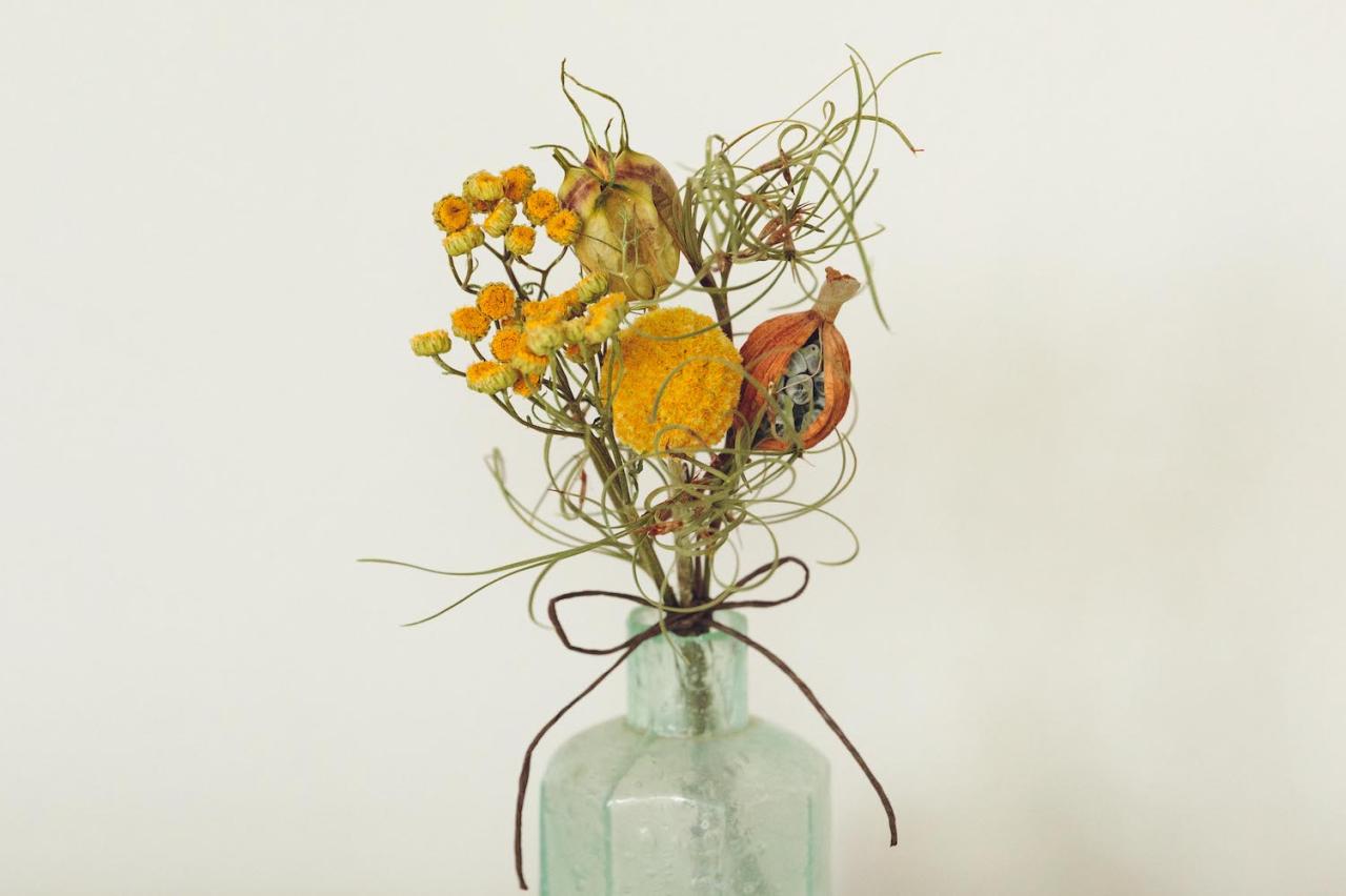 初心者でもできる【フラワーアレンジメント】ドライフラワーで簡単！ ミニブーケの作り方