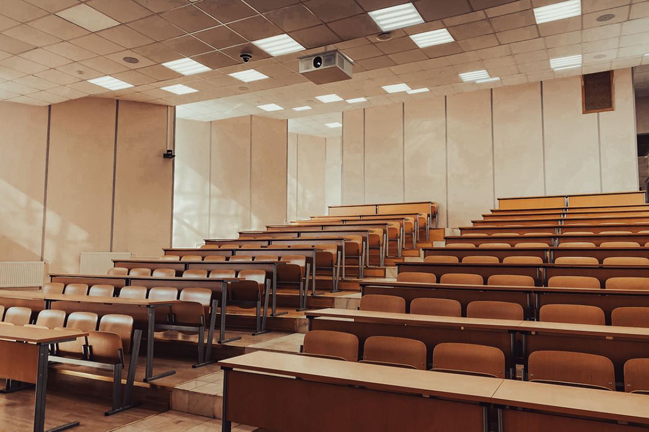 与謝野晶子の『教育の民主主義化を要求す』あらすじ紹介。教育に民の声を届ける改革論とは？