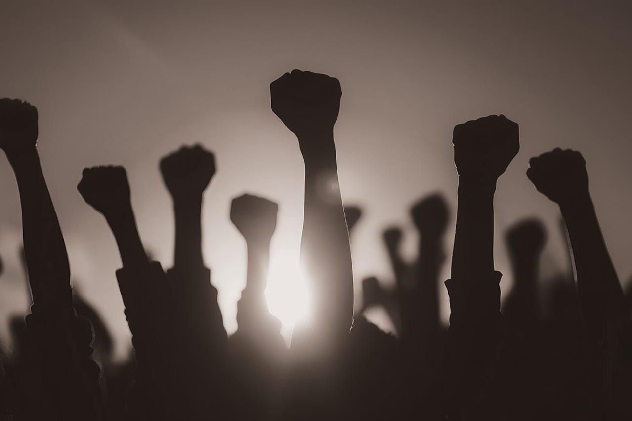 有島武郎の『宣言一つ』あらすじ紹介。第四階級が紡ぐ未来への一歩とは？