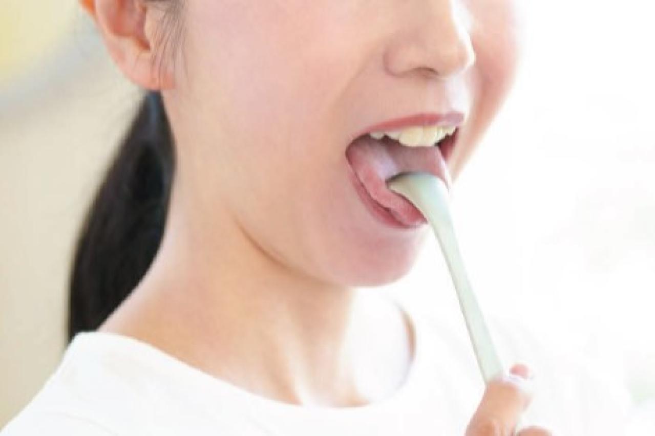 舌クリーナーって使ったほうが良いの？放置するとまずい「歯ブラシの磨き残し」の解消法