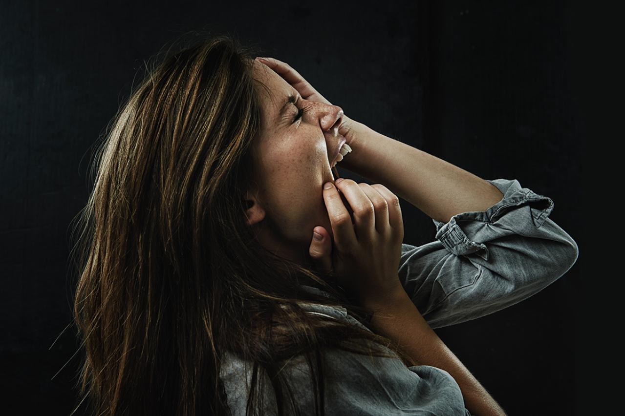 ペローの『青ひげ』あらすじ紹介。怖くて美しい童話——好奇心と運命の行方は？