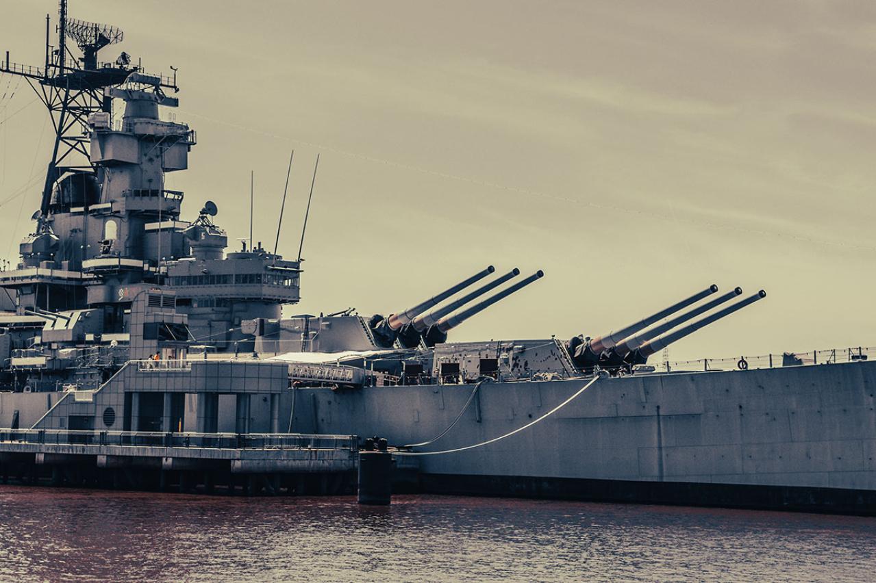 【戦後80年に読みたい小説】海野十三の『不沈軍艦の見本』あらすじ紹介。風刺とユーモアで描く戦争の虚しさ