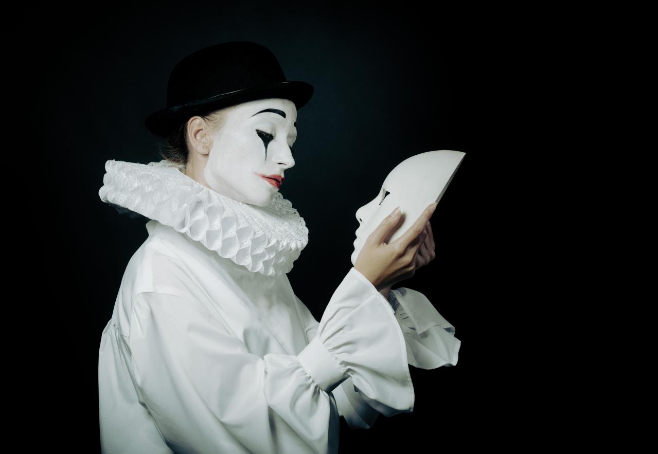 トーマス・マンの『道化者』あらすじ紹介。虚無感と孤独、そして承認欲求の本質とは？