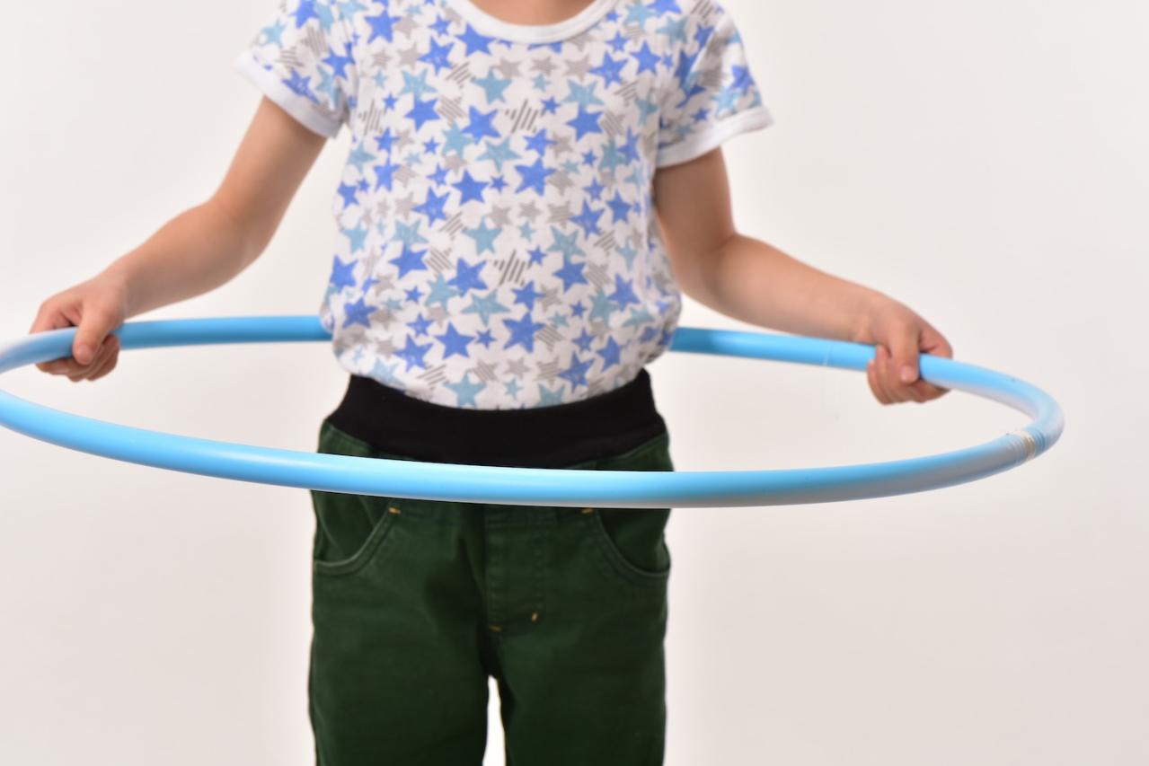 【昭和の学校生活・遊び】フラフープが大流行。クラス全員が集めていた「なめ猫」グッズ… 少女時代の懐かしい思い出は？