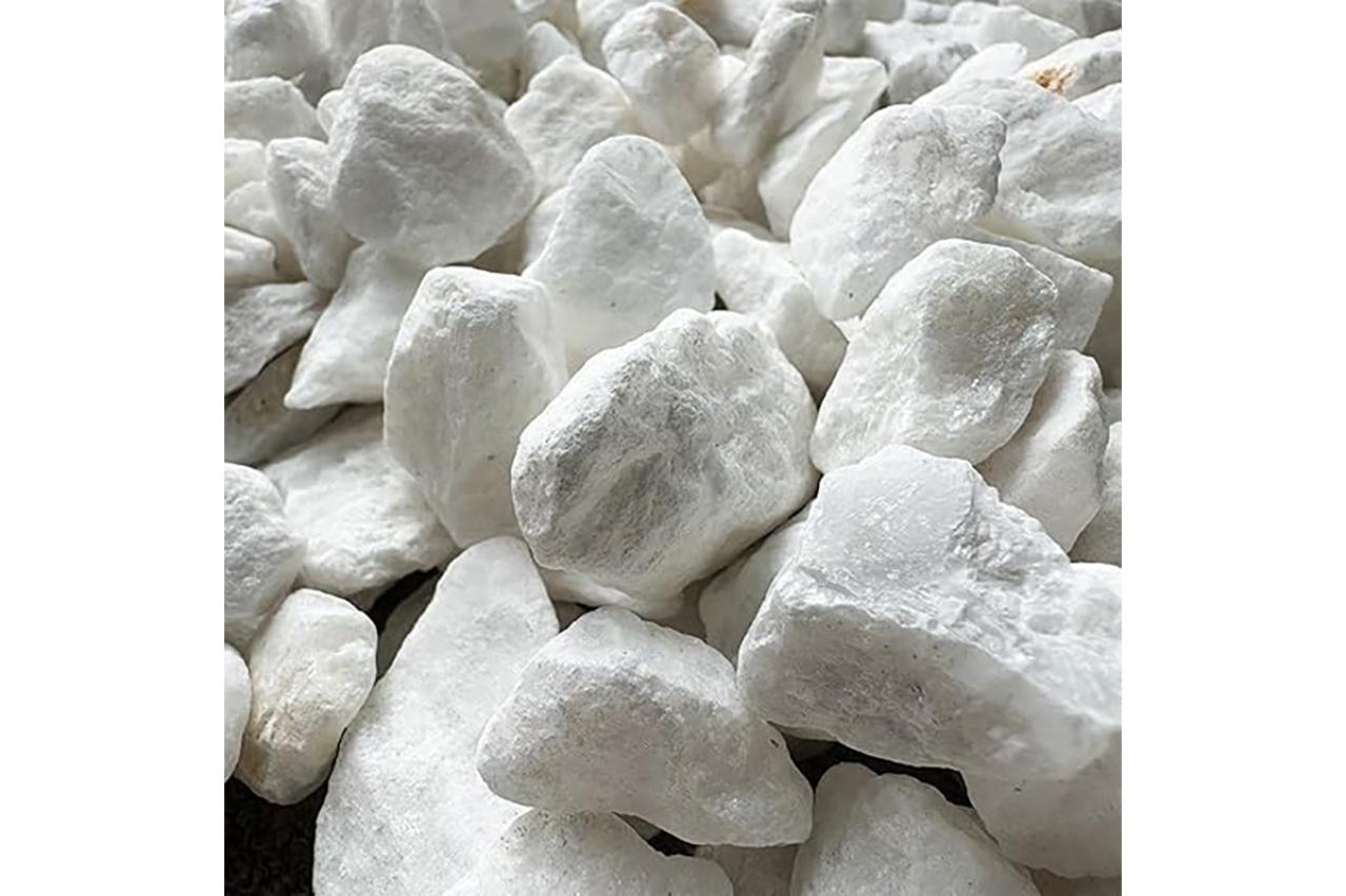 天然砂利でお庭をプチDIY【最大10％OFF】大きさ・色もいろいろ…庭に敷いて防犯、防草に♪重たい物は 【Amazonプライムセール】