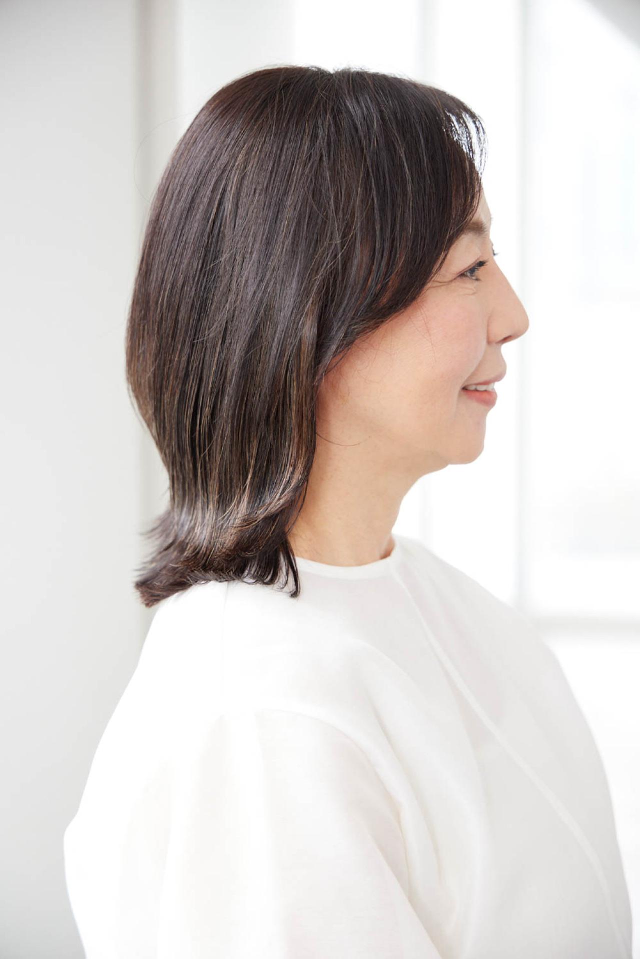 59歳「髪のパサつき、根元のつぶれが気になります…」 人気ヘアサロン【ZACC・高橋さん】が教える若返りカットとは？（画像9）