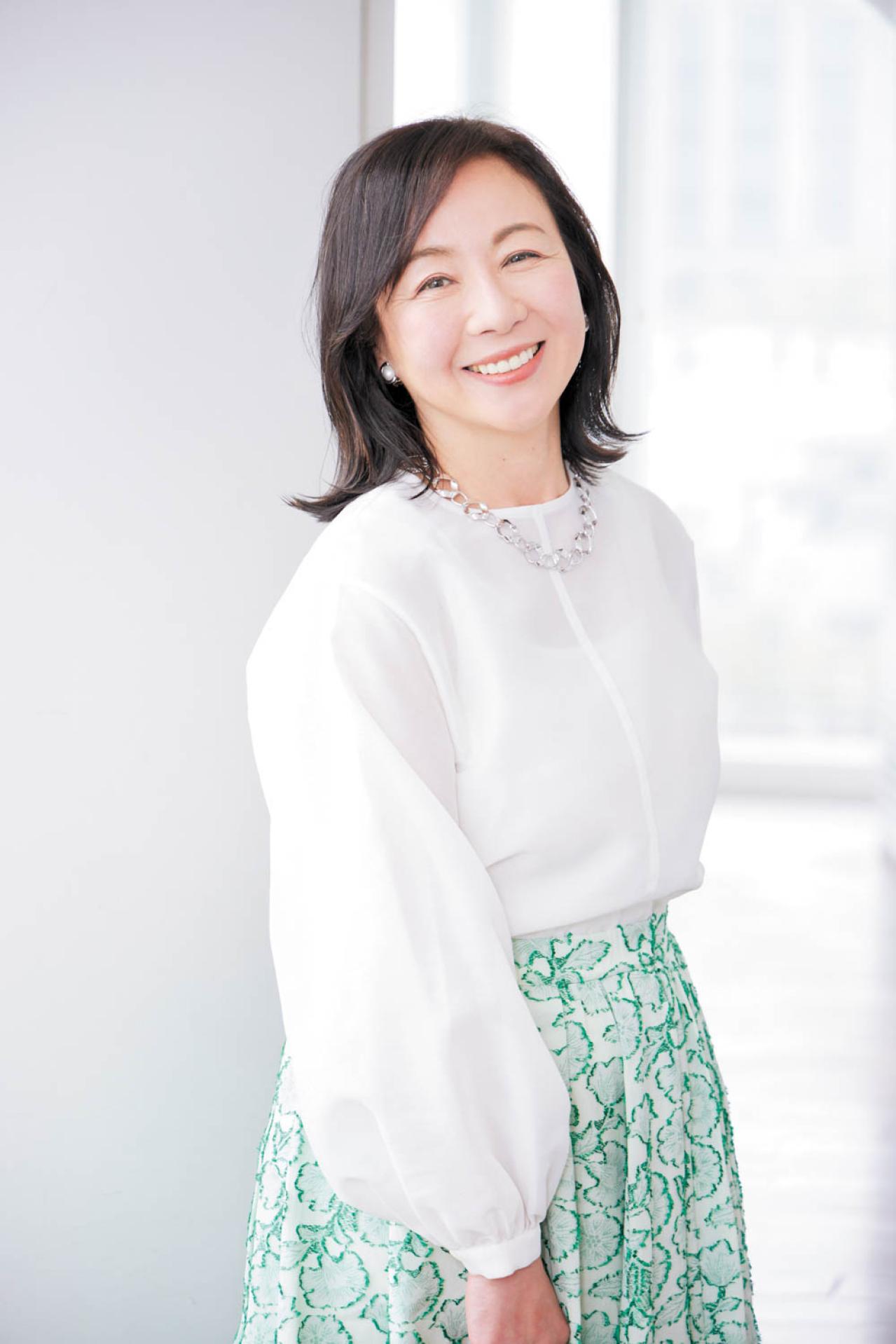 59歳「髪のパサつき、根元のつぶれが気になります…」 人気ヘアサロン【ZACC・高橋さん】が教える若返りカットとは？（画像8）