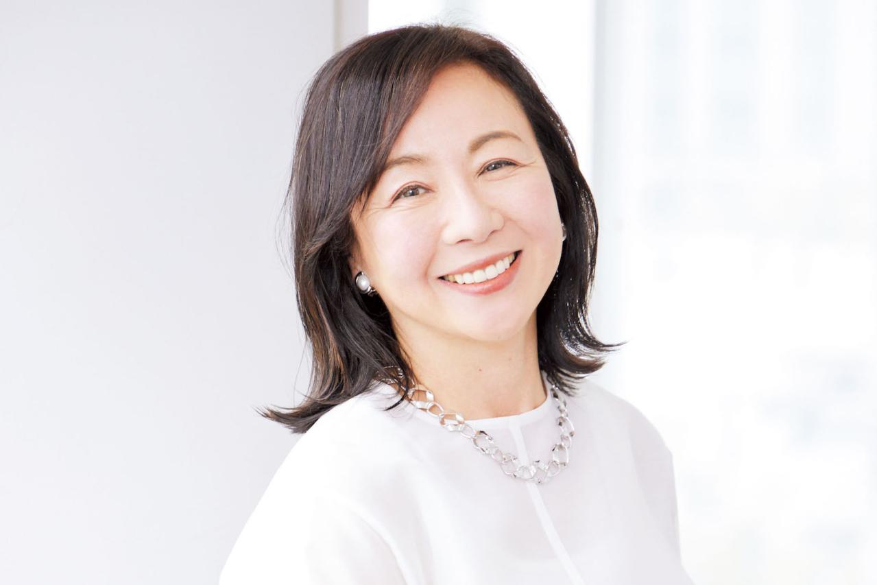 59歳「髪のパサつき、根元のつぶれが気になります…」 人気ヘアサロン【ZACC・高橋さん】が教える若返りカットとは？（画像11）