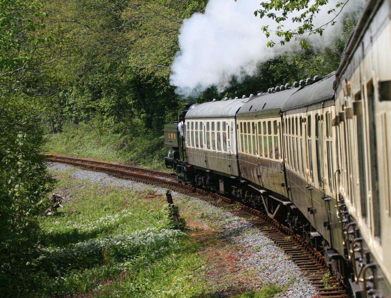 室生犀星の『汽車で逢つた女』あらすじ紹介。罪を犯した男が出会った女性。人生を変える出会いがもたらすものは？