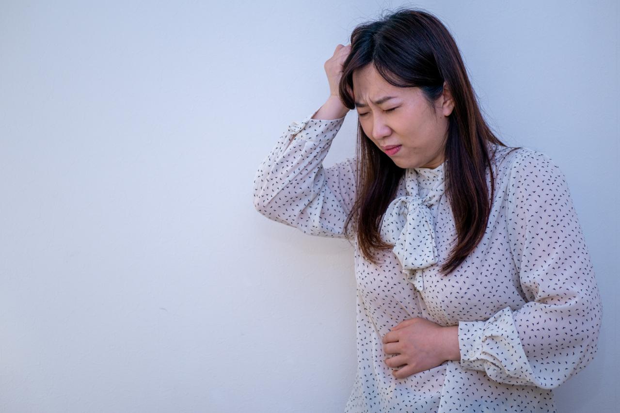 逃げ場のないバスの中で猛烈な吐き気と胃痛！！もう無理はできないと悟った恐怖のバス旅行【食中毒体験記】