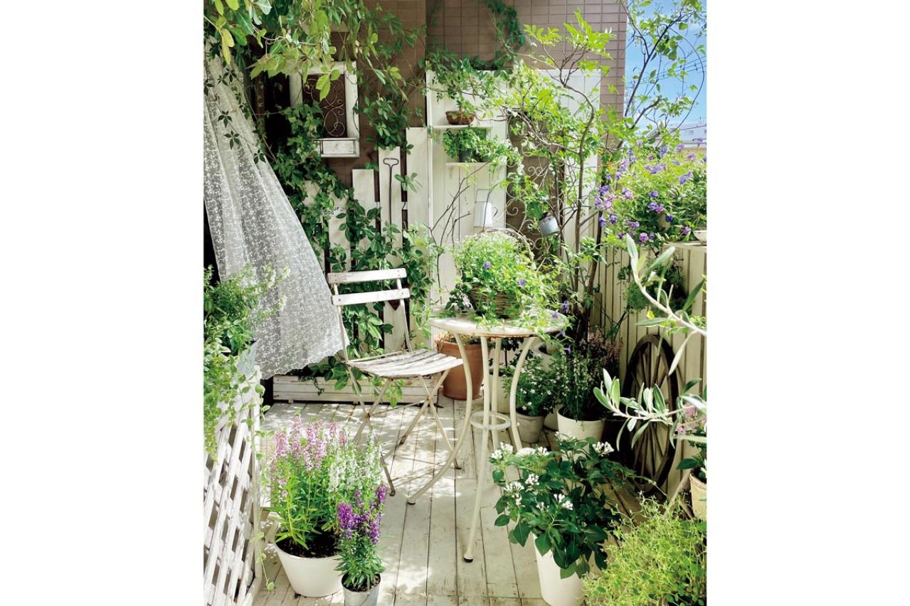 「どこを切り取っても大人かわいい！」DIYで作るフレンチシックなベランダの秘密！