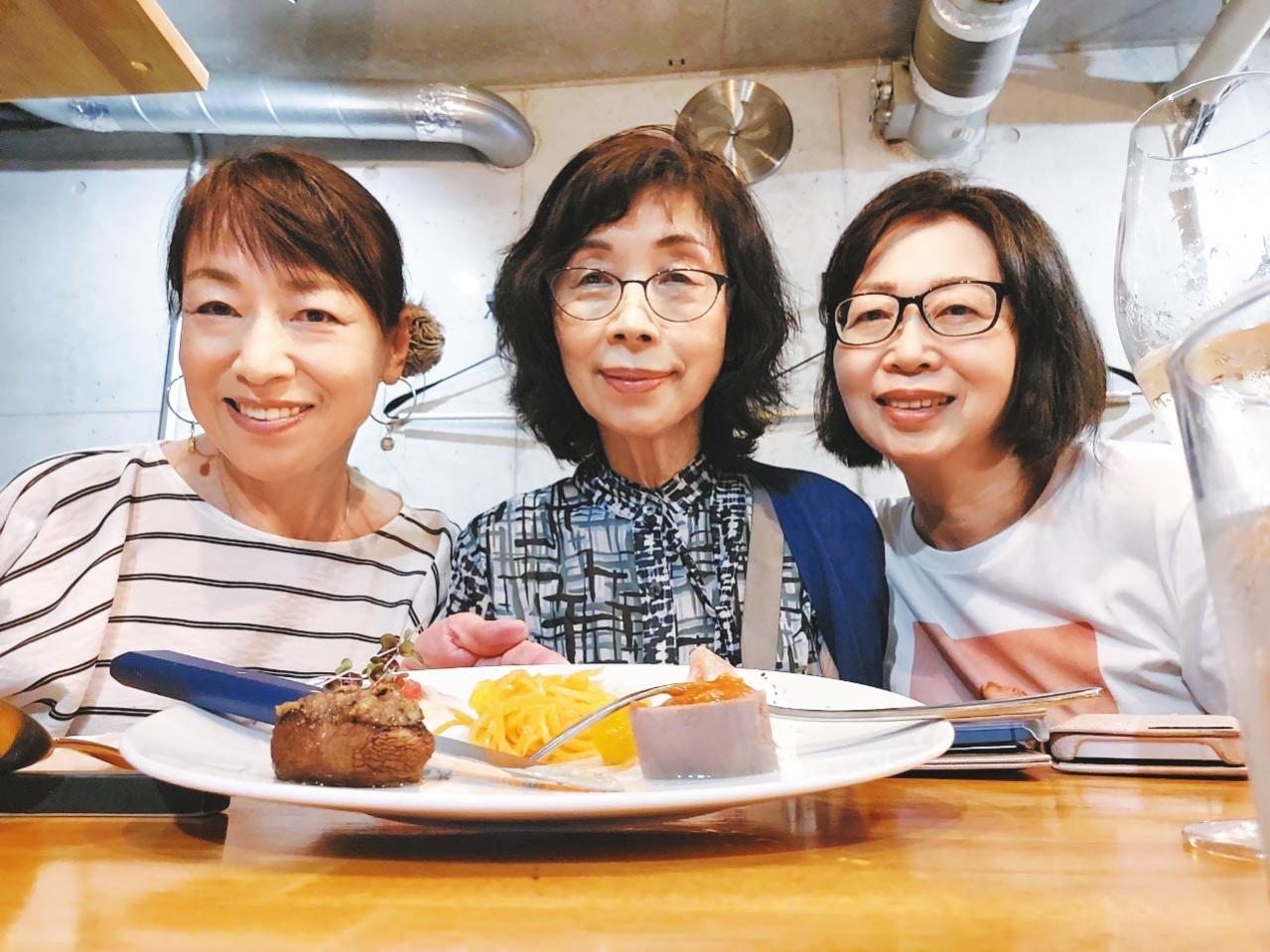 【60代読者モデル】の本音トーク「みんなに好かれる必要はない。仲よくしたい人を見極めています」（画像4）