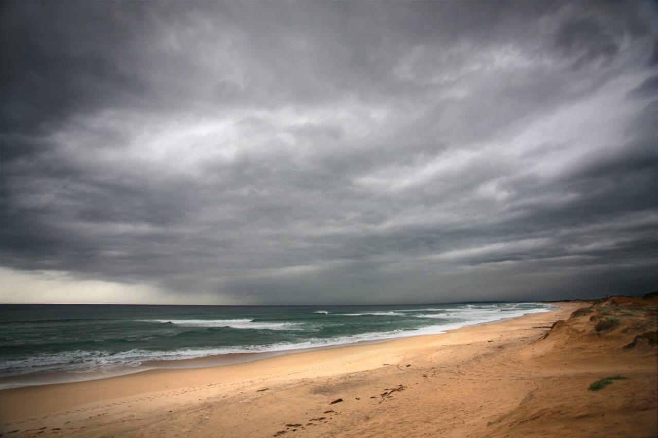 牧野信一の『夜の奇蹟』あらすじ紹介。人形に語りかける奇行…「非現実と現実の交錯」が生み出す緊張感