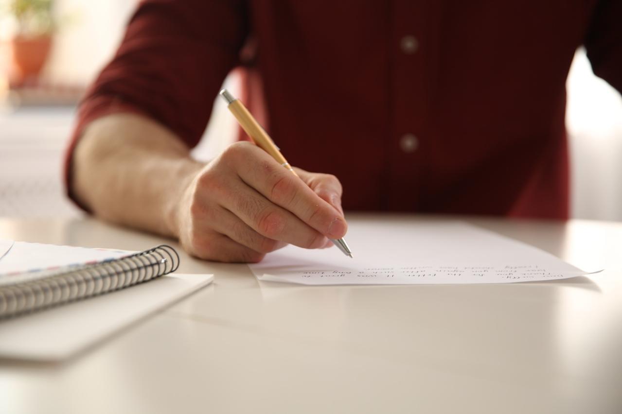 有島武郎の『平凡人の手紙』あらすじ紹介。人生の平凡さが人を幸せにする理由、そして老後の幸福とは？