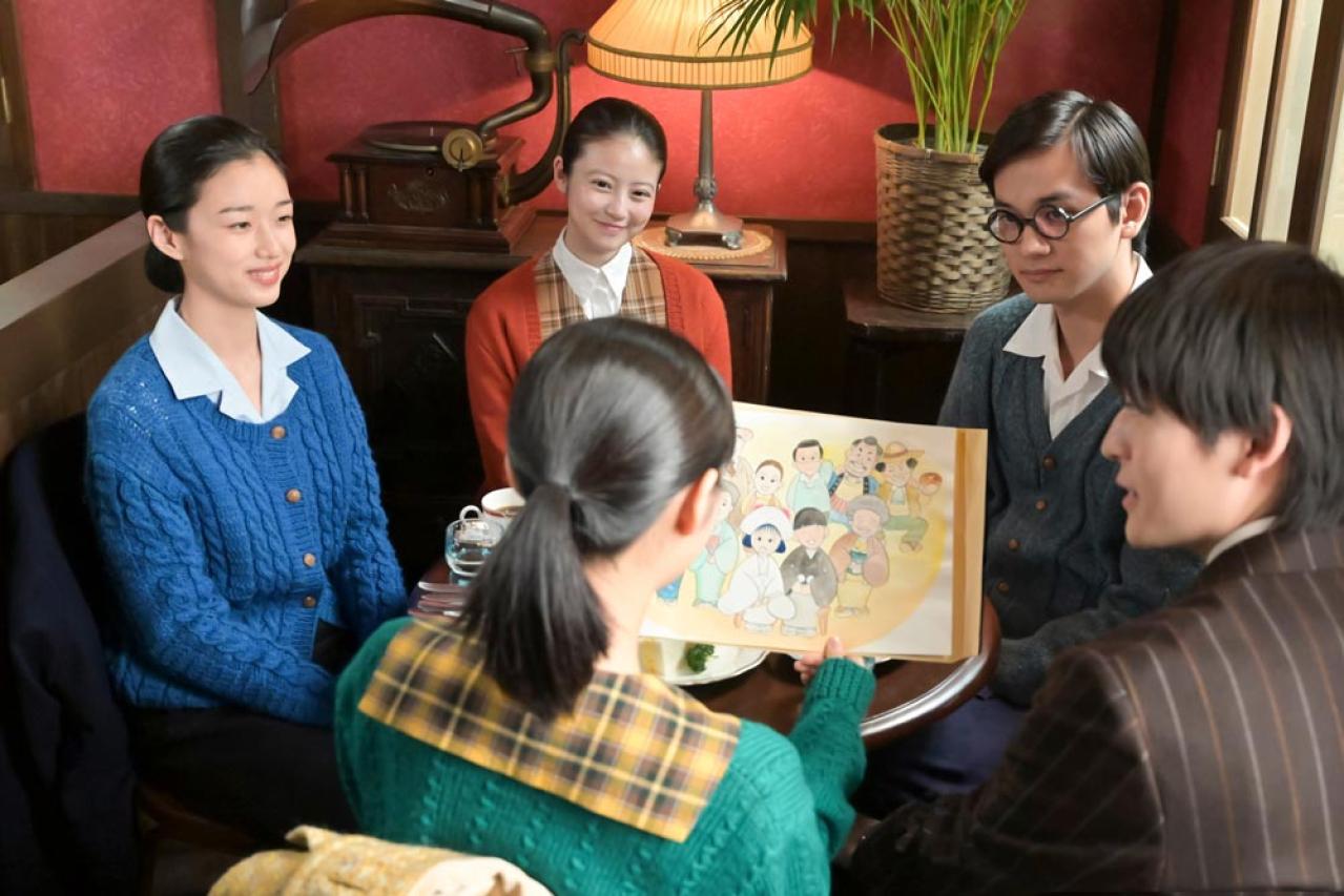 【あんぱん】注目を集めた登場人物は、学ラン姿のいせ（ミセス大森元貴）。崇（北村匠海）の生涯に深く関わっていく——（画像3）