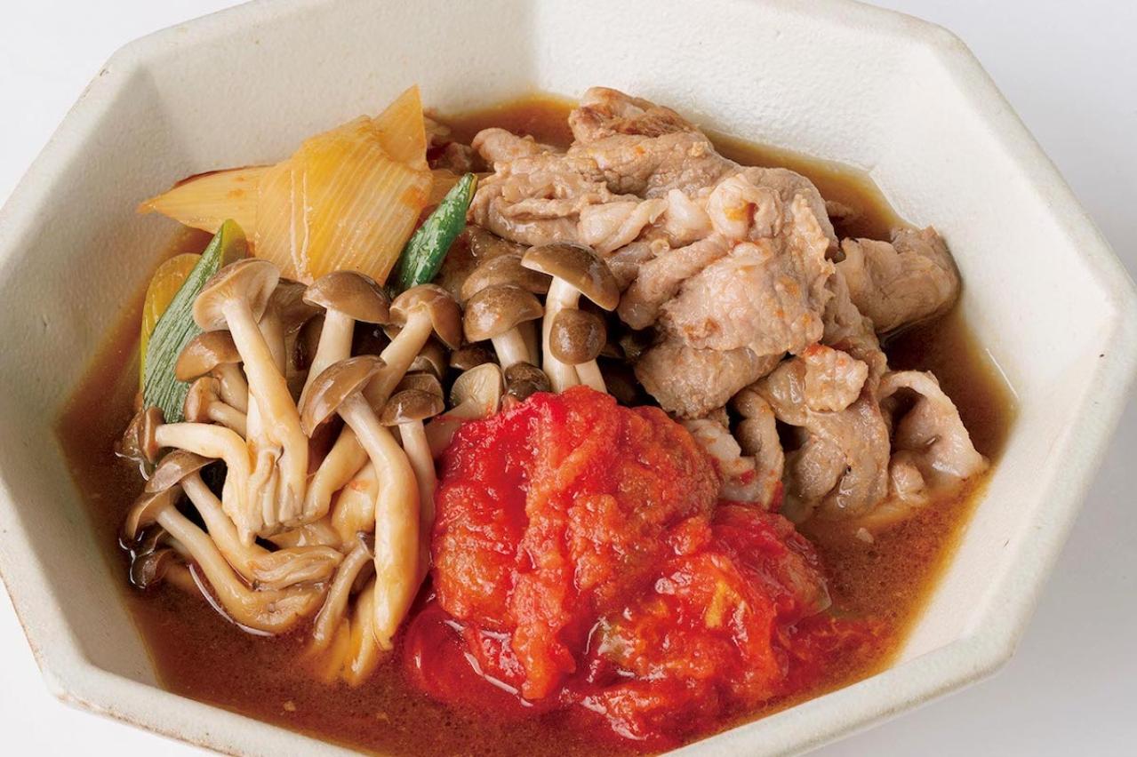 トマト買ったら全部これにする！！調味料として使う【冷凍トマト】つけ麺、すき煮への活用方法とは？